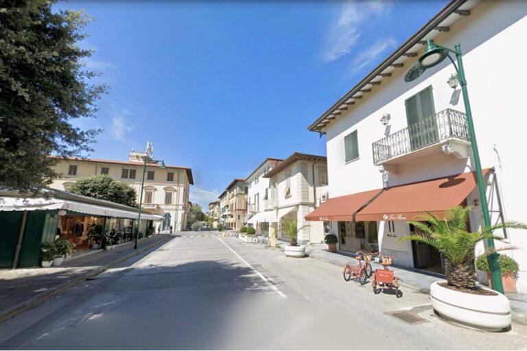 Via G. Carducci . Via G. Montauti