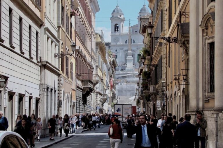 Piazza di Spagna . Via del Babuino